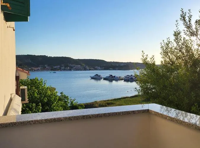 Mira Casa de hóspedes Supetarska Draga